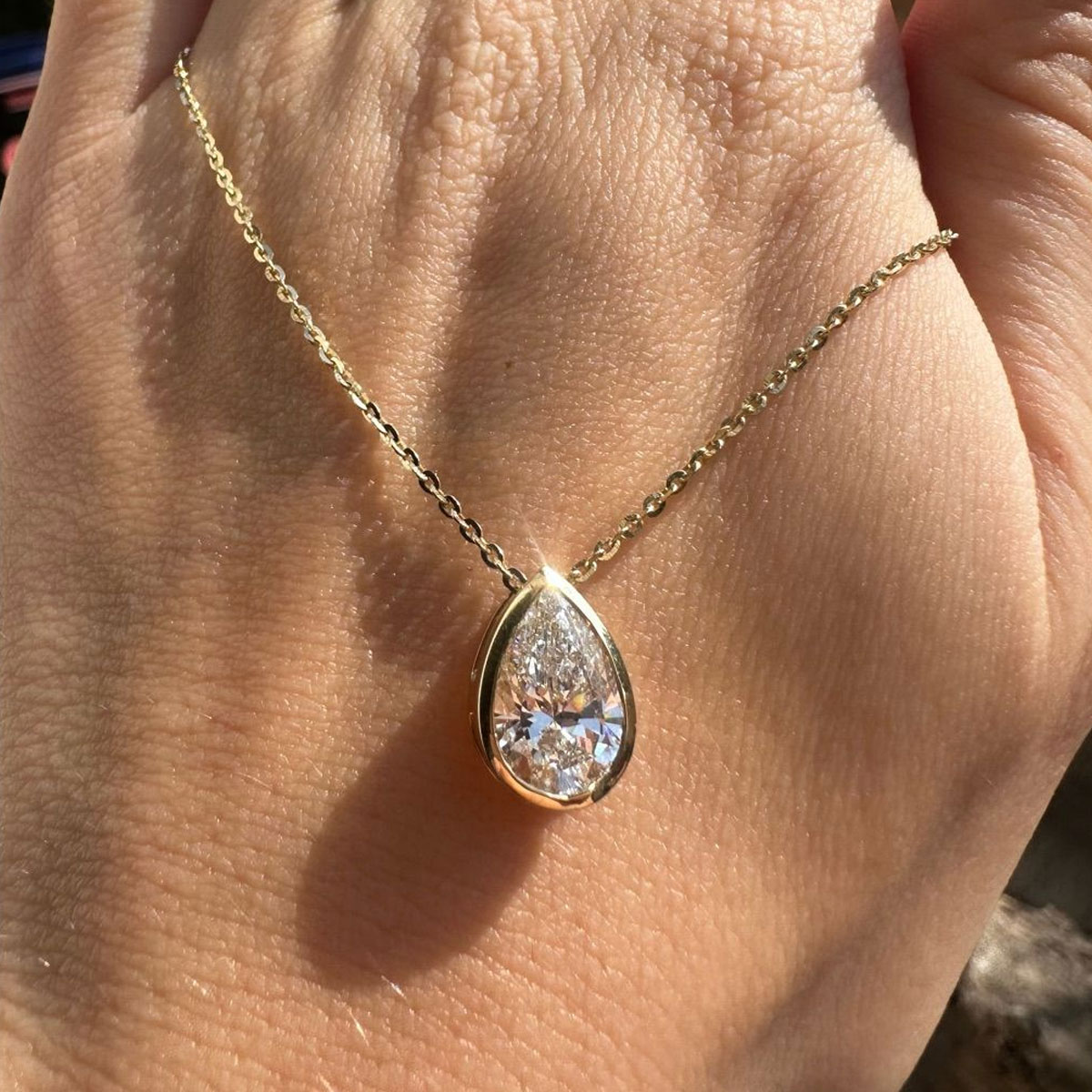 Кулон-солитер с муассанитом в  – обзор и цена Bezels Set Pendant