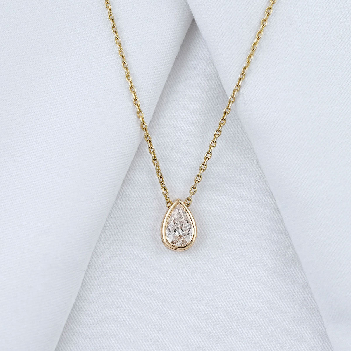 Кулон-солитер с муассанитом в  – обзор и цена Bezels Set Pendant